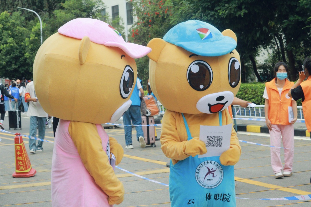 http://img01.fs.yiban.cn/pic/13679364/web/thumb/302bec32047ef5a18840.jpg,http://img01.fs.yiban.cn/pic/13679364/web/thumb/be9e4bfb36ad15c24056.jpg