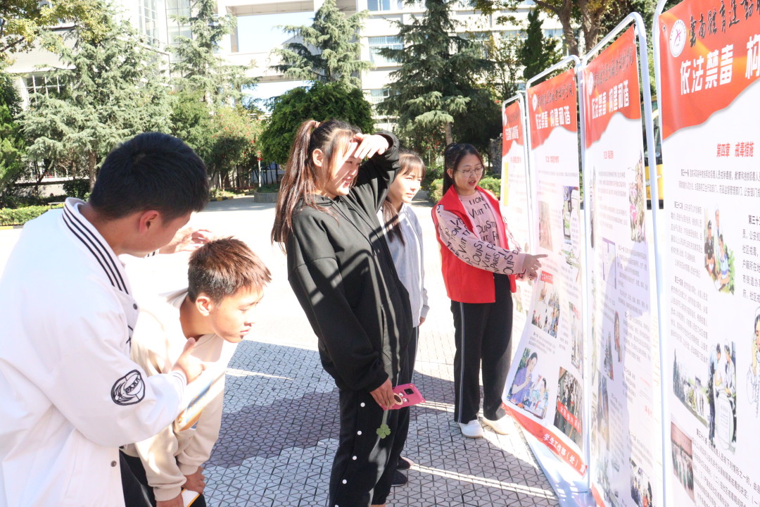 http://img01.fs.yiban.cn/pic/13679364/web/thumb/57a3d826de6690997648.jpg